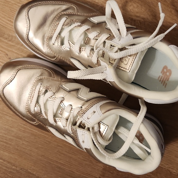 Rose Gold Metallic New Balance 574, size 9 - Picture 2 of 5